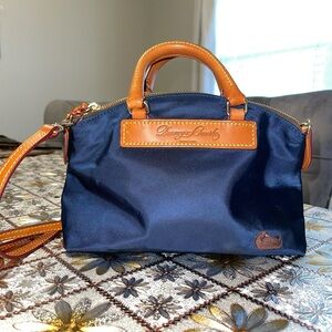 Vtg. Dooney & Bourke Navy Blue Nylon Leather Shoulder Bag. Hot Pink Lining
